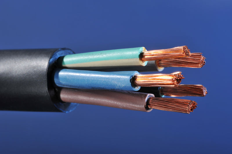 Photograph of an electric cable showing various copper wires inside the cable.